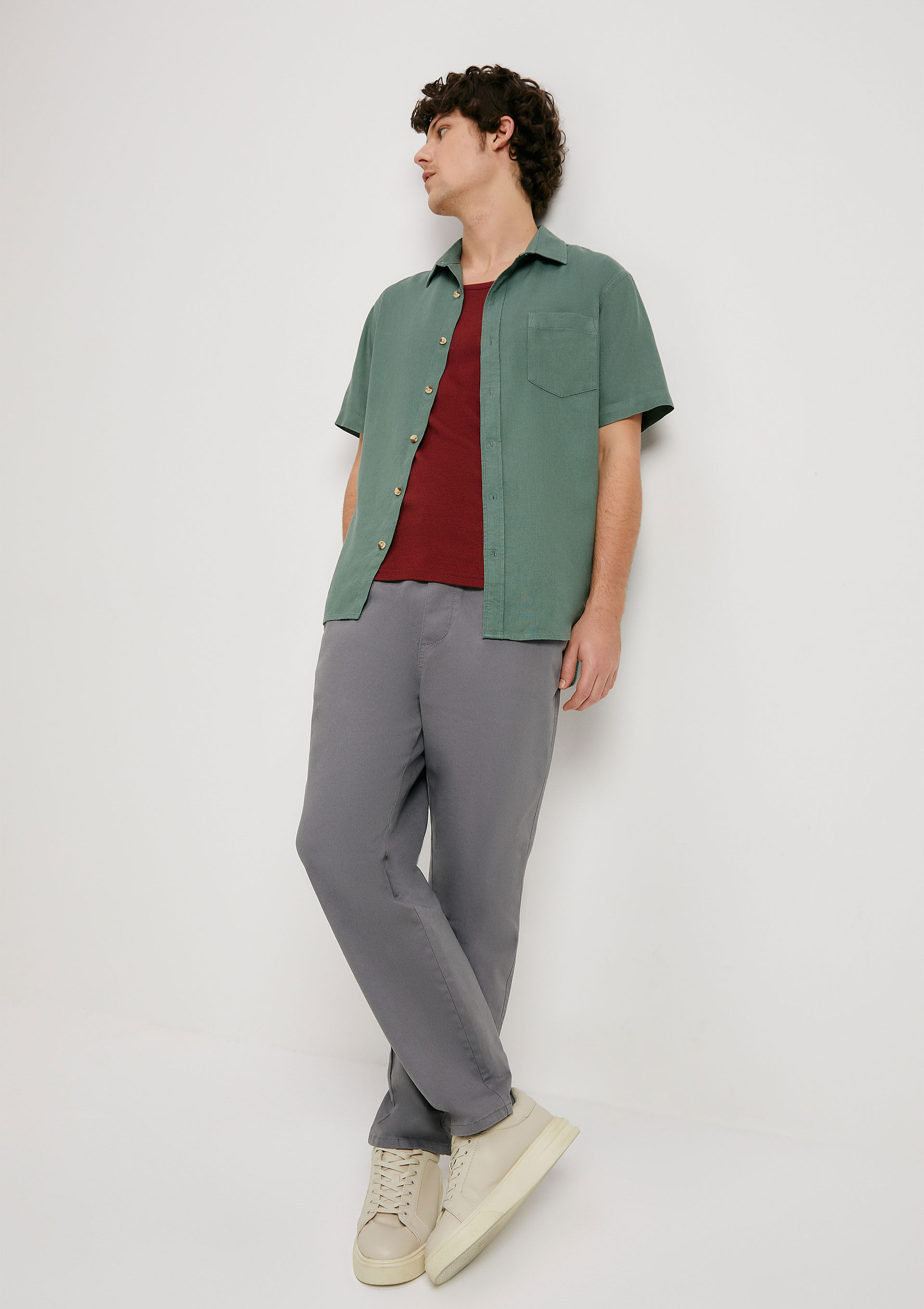 Calça Básica Masculina Jogger Em Sarja Com Elastano