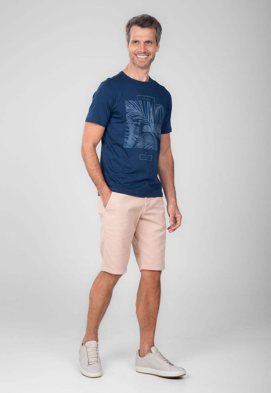 CAMISETA TRAYMON SLIM COM ESTAMPA