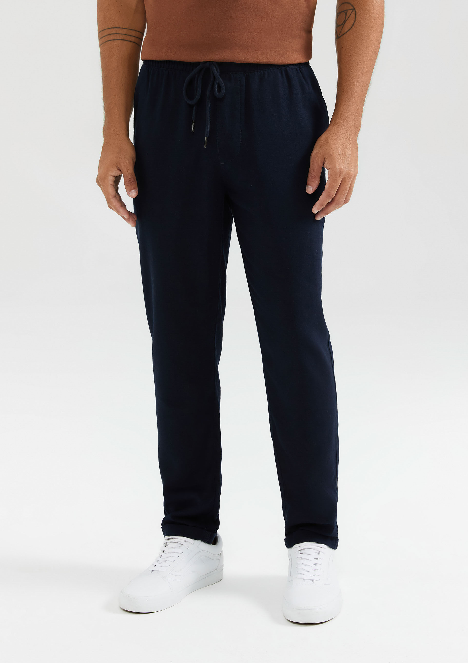 Calça Básica Masculina Taper Em Linho