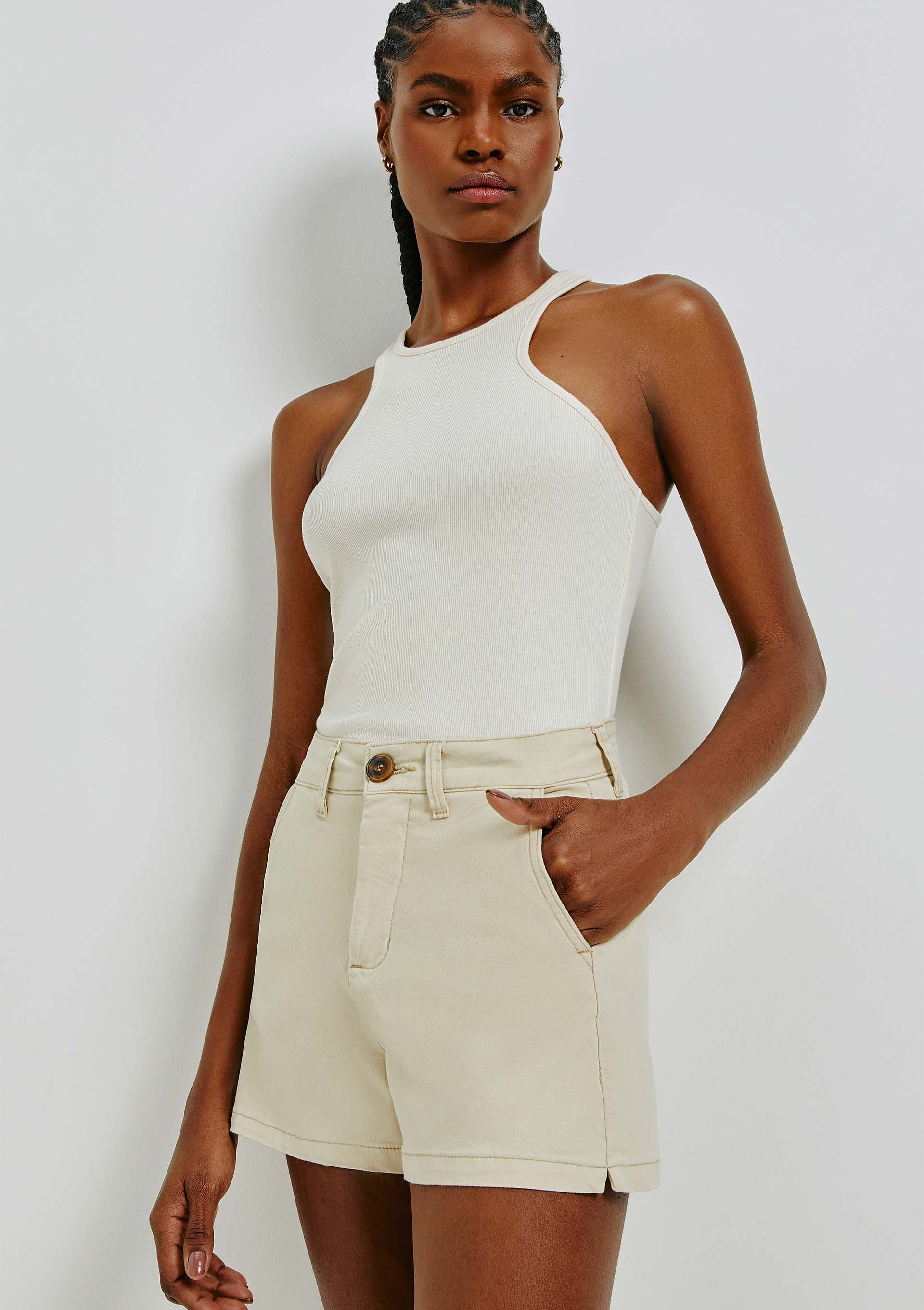Shorts Básico Feminino Chino Cintura Média Em Sarja
