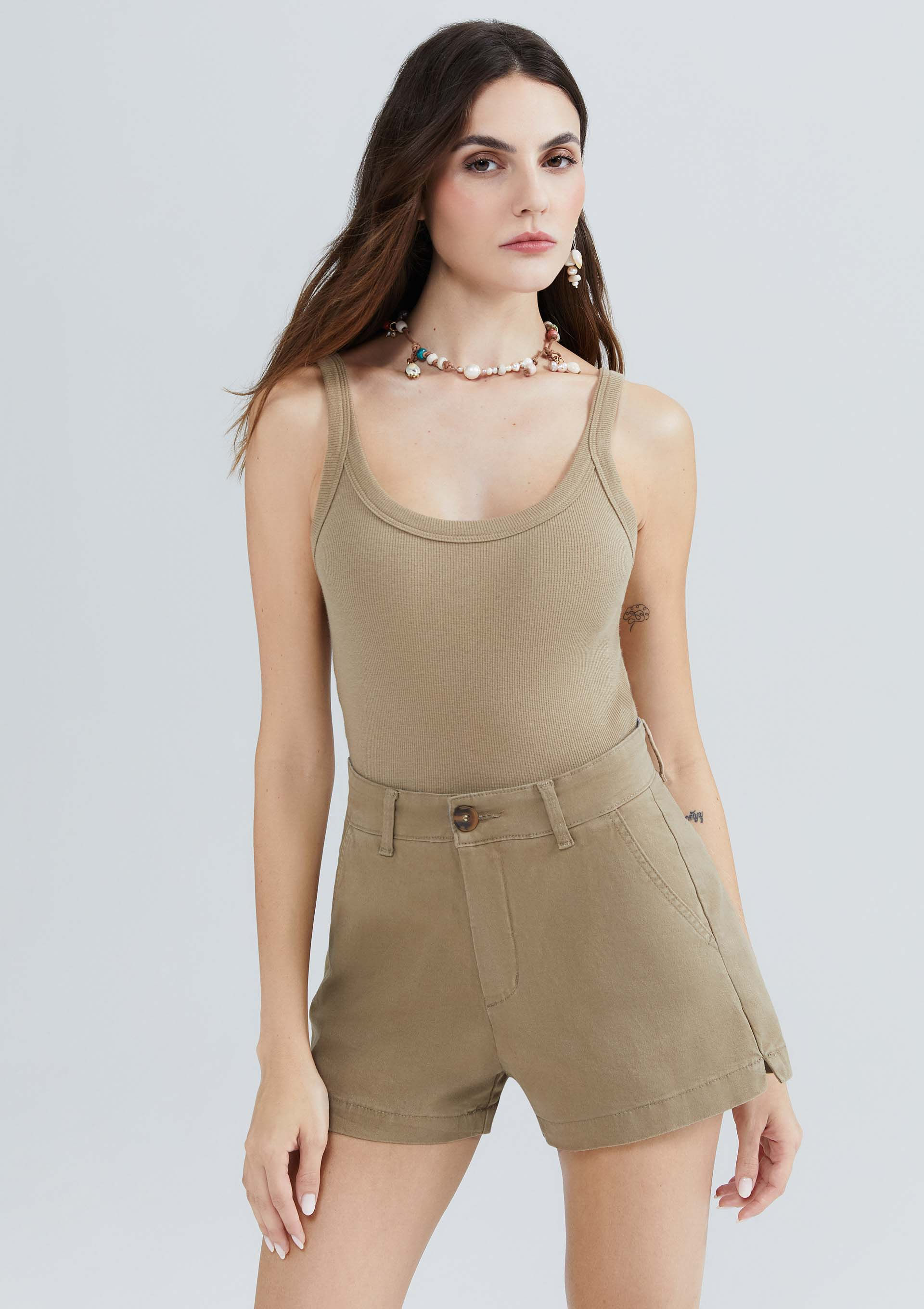Shorts Básico Feminino Chino Cintura Média Em Sarja