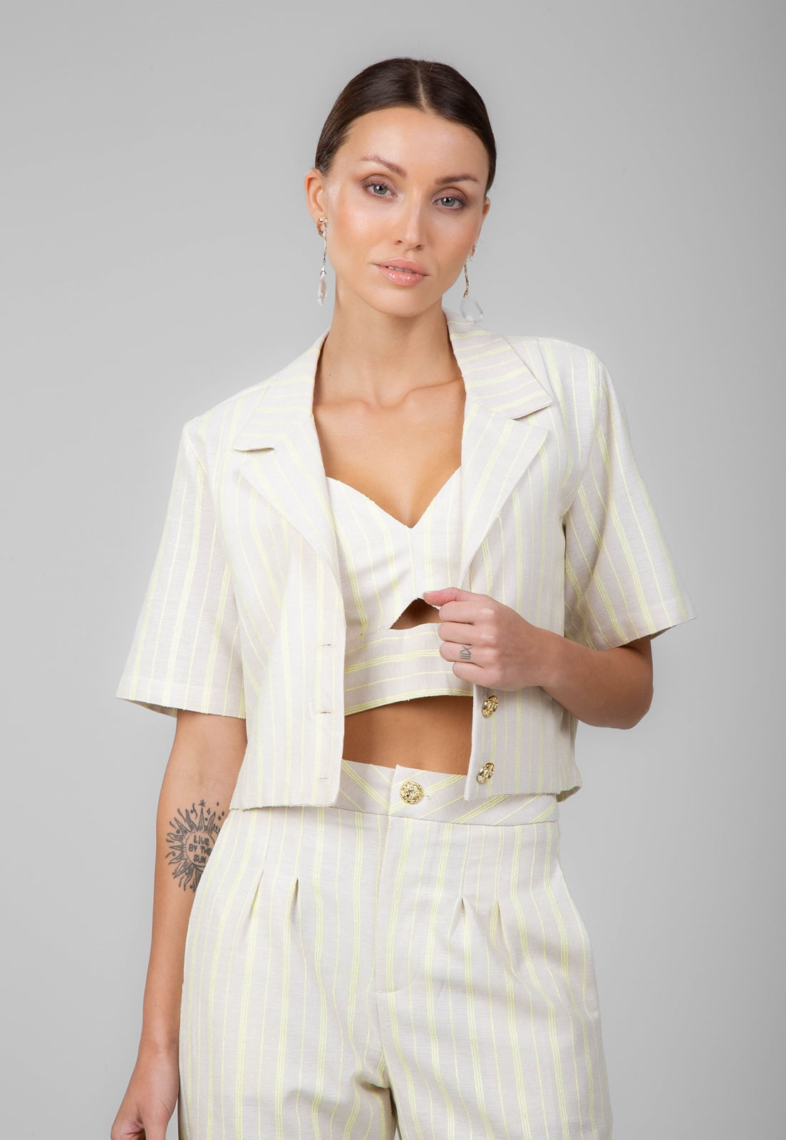 BLAZER CROPPED TRAYMON MANGA CURTA