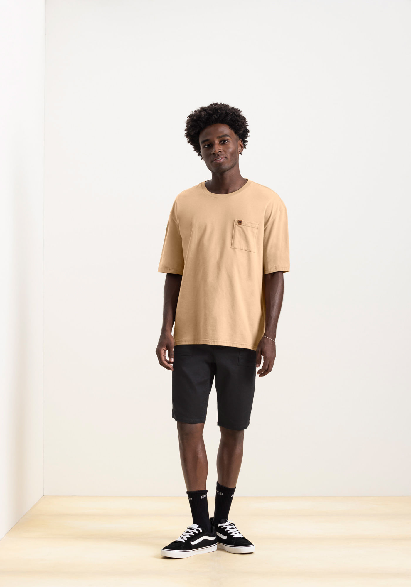 Camiseta Oversized Com Bolso Em Meia Malha De Algodão