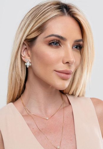 Brinco Semijoia Flor com Pérola e Micro Zircônias U / Dourado