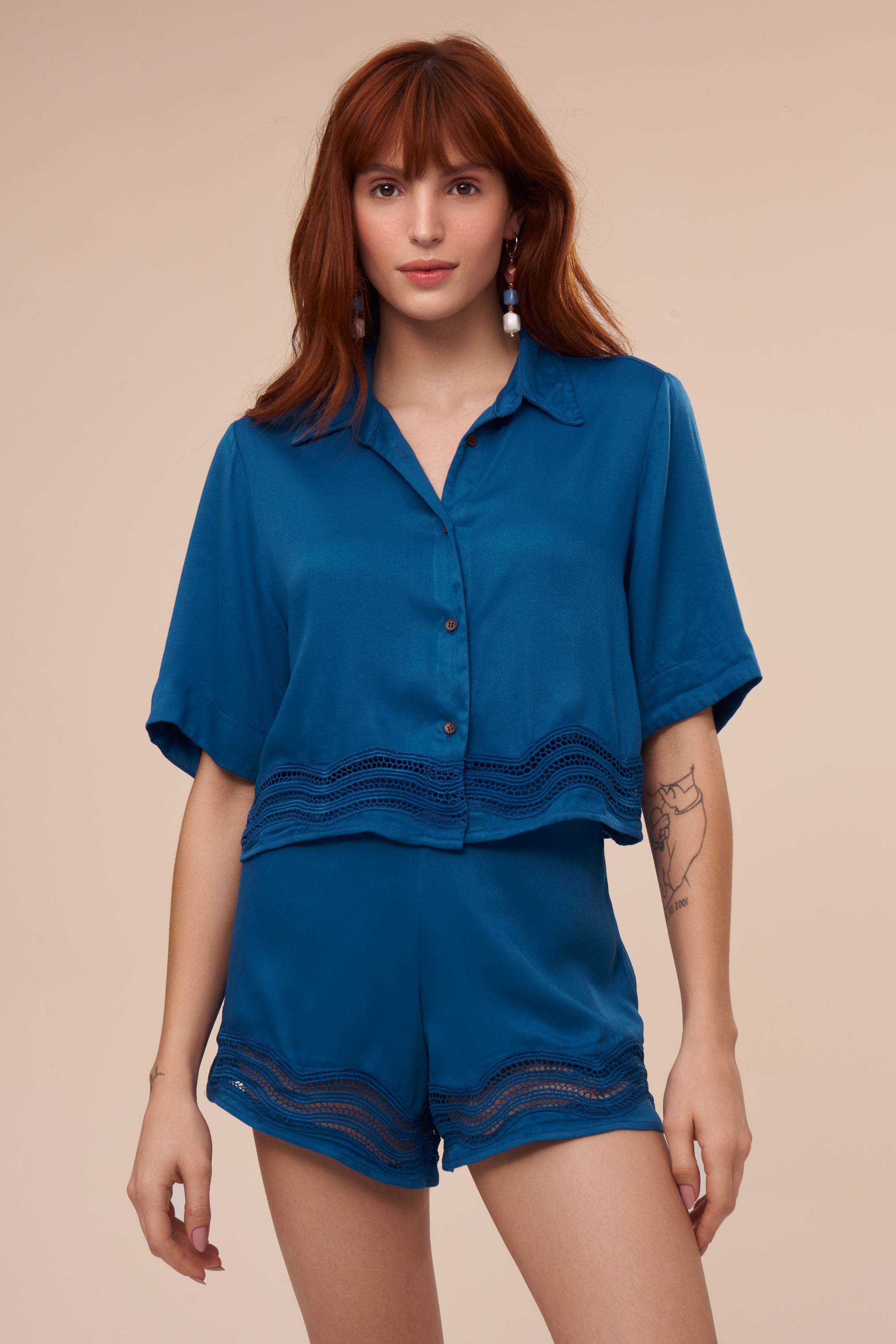 conjunto camiseta e shorts com guipuire ola azul capri