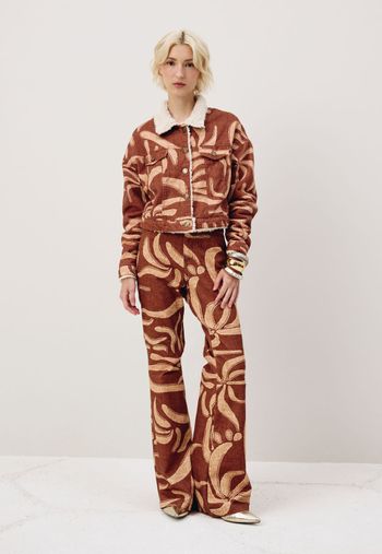 Jaqueta Cropped Sarja Sherpa Estampada Yucca P / Marrom