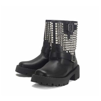 Bota Feminina Pirâmides e Fivelas Ana Mello 38