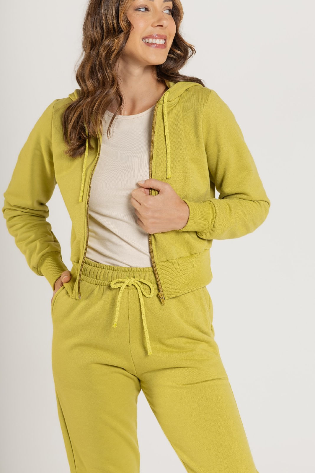 Jaqueta Feminina Just Basic Moletom Amarelo Vibrante - Privalia