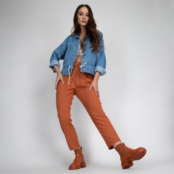 Calça Cenoura Com Pregas Caramelo P / Caramelo