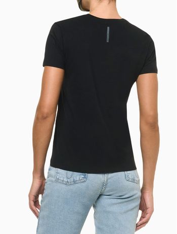 Camiseta Feminina Essentials Estampa na Barra Calvin Klein Jeans - Preto PP