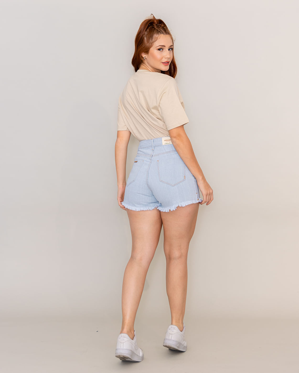 SHORTS FEMININO BOYFRIEND COM ABERTURA LATERAL E BARRA DESFIADA - LINHA ...