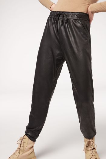 Calça Jogger Efeito Couro - Preto PP / Preto