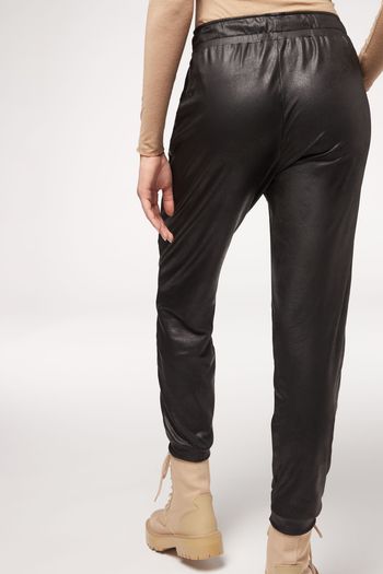 Calça Jogger Efeito Couro - Preto PP / Preto