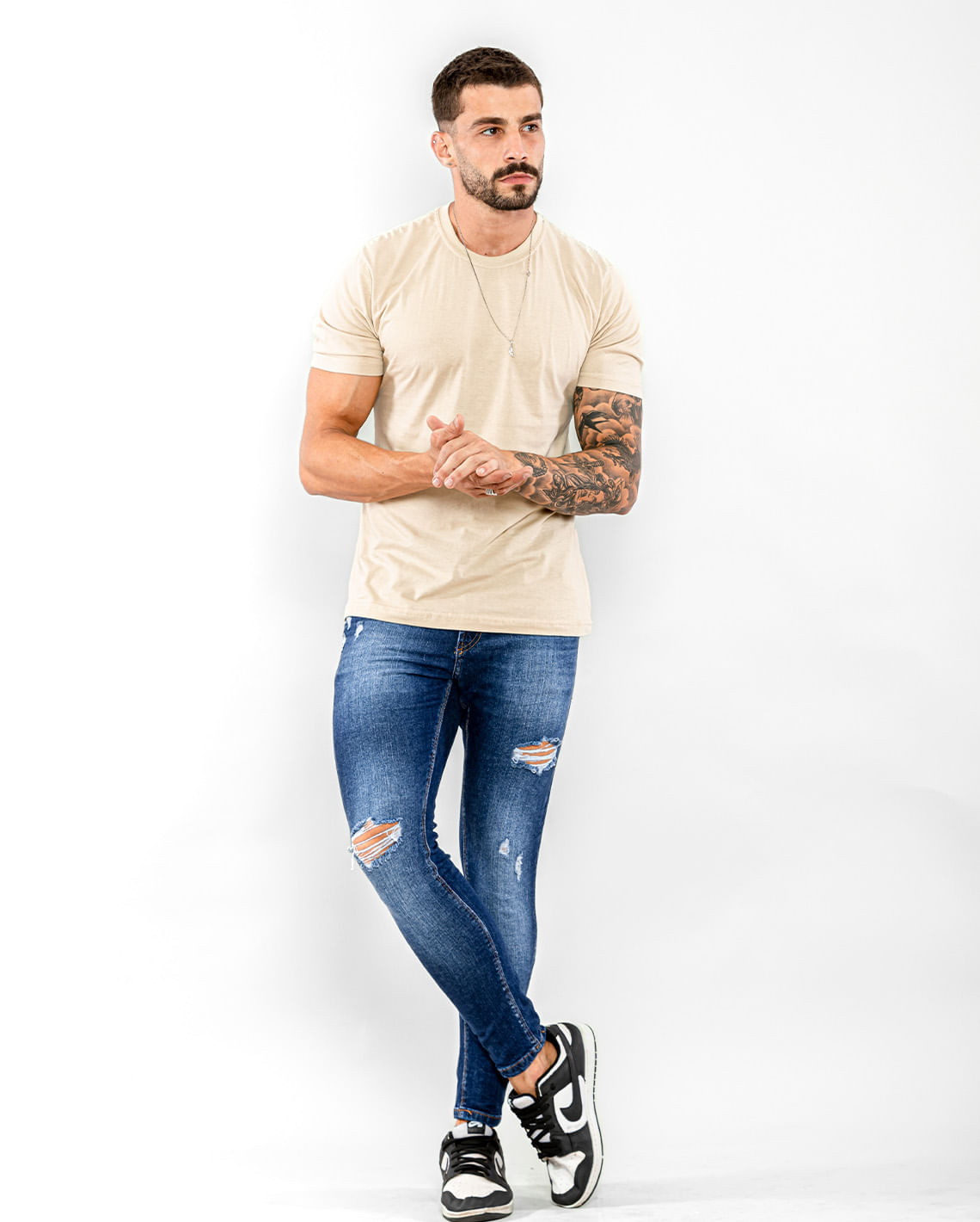 CALÇA MASCULINA SUPER SKINNY COM RASGOS NA PERNA 22568